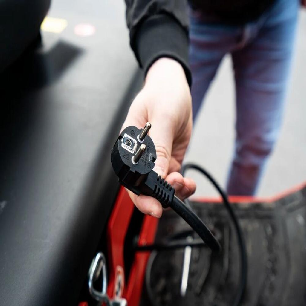 Montacargas Eléctrico EFL181