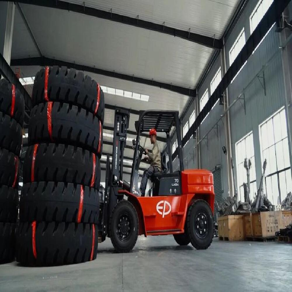 Montacargas Eléctrico EFL702/1002