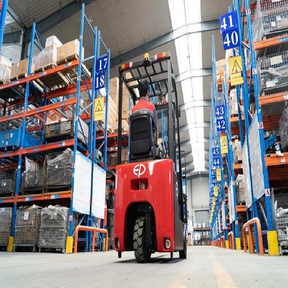 Montacargas Eléctricos EFS151